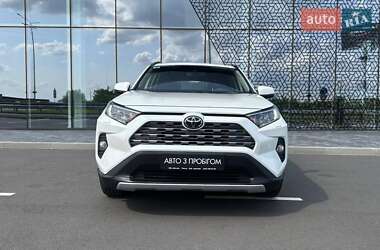 Внедорожник / Кроссовер Toyota RAV4 2021 в 