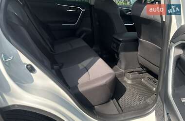 Внедорожник / Кроссовер Toyota RAV4 2021 в 