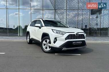 Внедорожник / Кроссовер Toyota RAV4 2021 в 