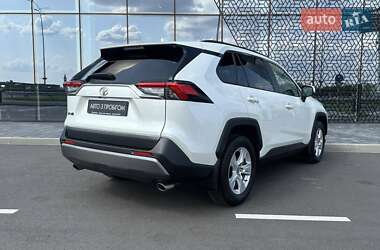 Внедорожник / Кроссовер Toyota RAV4 2021 в 