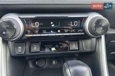 Внедорожник / Кроссовер Toyota RAV4 2021 в 