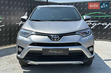 Позашляховик / Кросовер Toyota RAV4 2017 в 