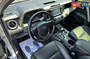 Позашляховик / Кросовер Toyota RAV4 2017 в 