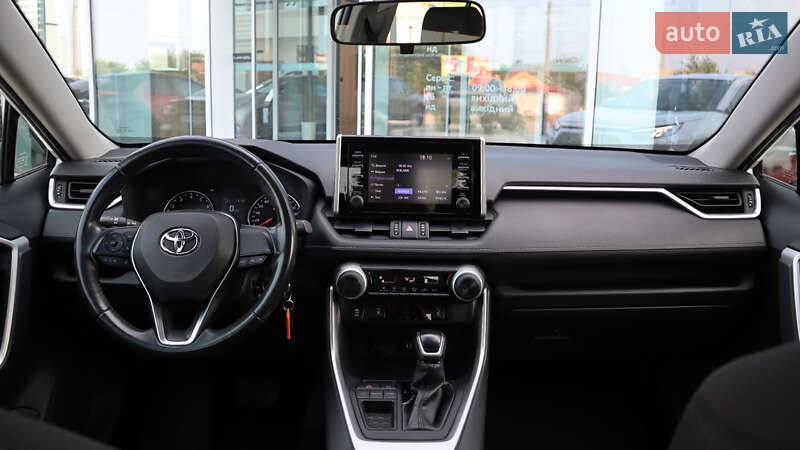 Внедорожник / Кроссовер Toyota RAV4 2019 в Ровно