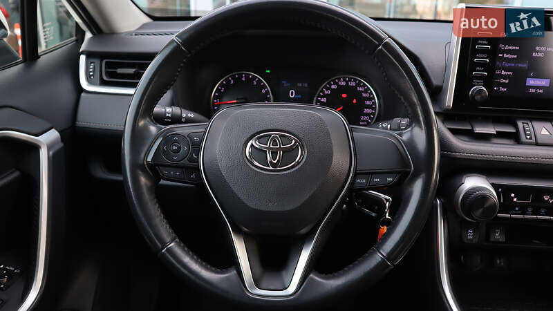 Внедорожник / Кроссовер Toyota RAV4 2019 в Ровно