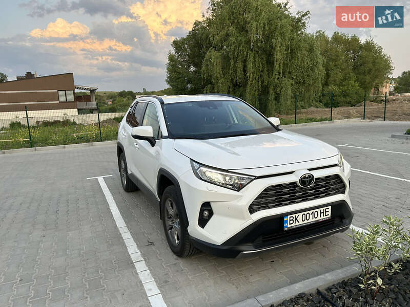 Toyota RAV4 2023