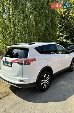 Внедорожник / Кроссовер Toyota RAV4 2016 в 