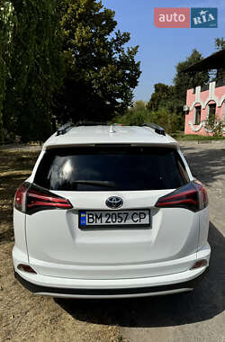 Внедорожник / Кроссовер Toyota RAV4 2016 в 