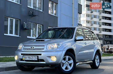 Позашляховик / Кросовер Toyota RAV4 2005 в 