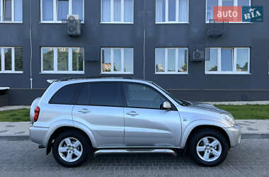 Позашляховик / Кросовер Toyota RAV4 2005 в 