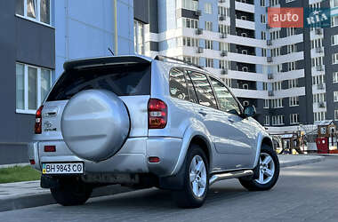 Позашляховик / Кросовер Toyota RAV4 2005 в 