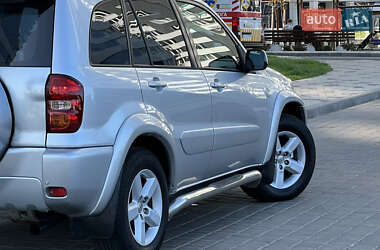 Позашляховик / Кросовер Toyota RAV4 2005 в 