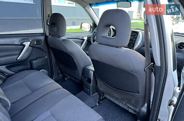 Позашляховик / Кросовер Toyota RAV4 2005 в 