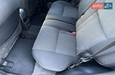 Позашляховик / Кросовер Toyota RAV4 2005 в 