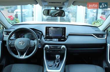 Позашляховик / Кросовер Toyota RAV4 2019 в 
