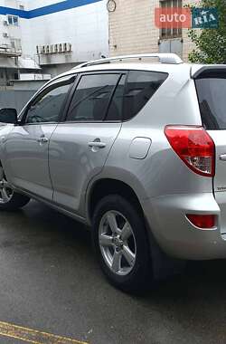 Внедорожник / Кроссовер Toyota RAV4 2006 в 