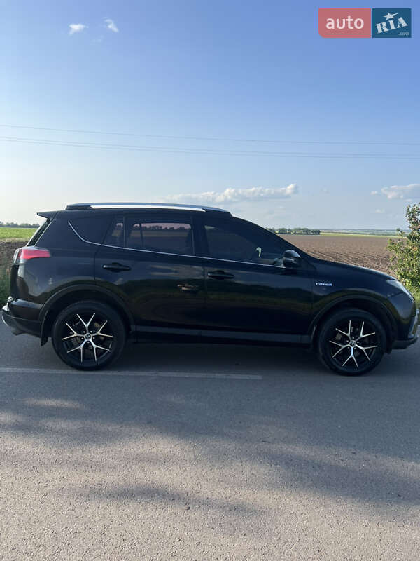 Позашляховик / Кросовер Toyota RAV4 2017 в Дніпрі