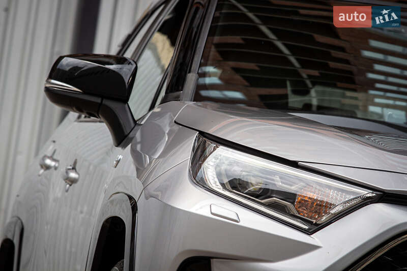 Внедорожник / Кроссовер Toyota RAV4 2020 в Львове