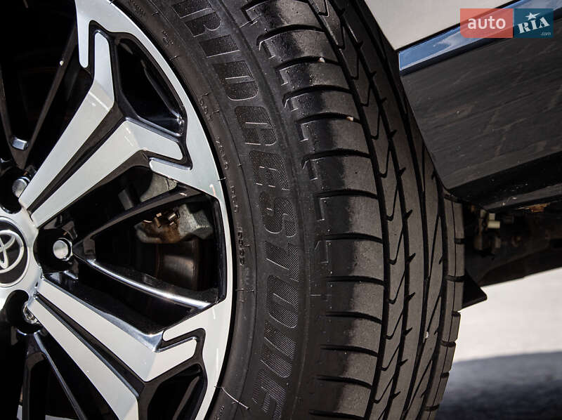 Внедорожник / Кроссовер Toyota RAV4 2020 в Львове