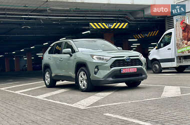 Внедорожник / Кроссовер Toyota RAV4 2020 в 