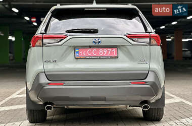 Внедорожник / Кроссовер Toyota RAV4 2020 в 