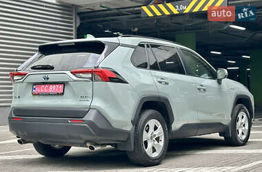 Внедорожник / Кроссовер Toyota RAV4 2020 в 