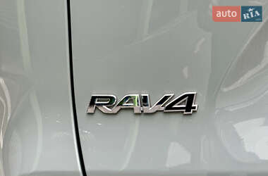 Внедорожник / Кроссовер Toyota RAV4 2020 в 
