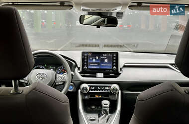 Внедорожник / Кроссовер Toyota RAV4 2020 в 