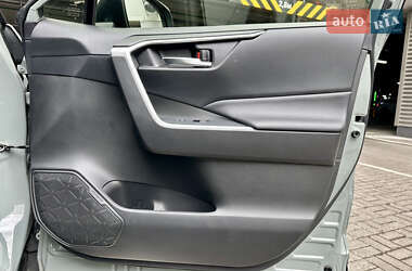 Внедорожник / Кроссовер Toyota RAV4 2020 в 