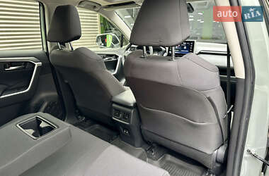 Внедорожник / Кроссовер Toyota RAV4 2020 в 