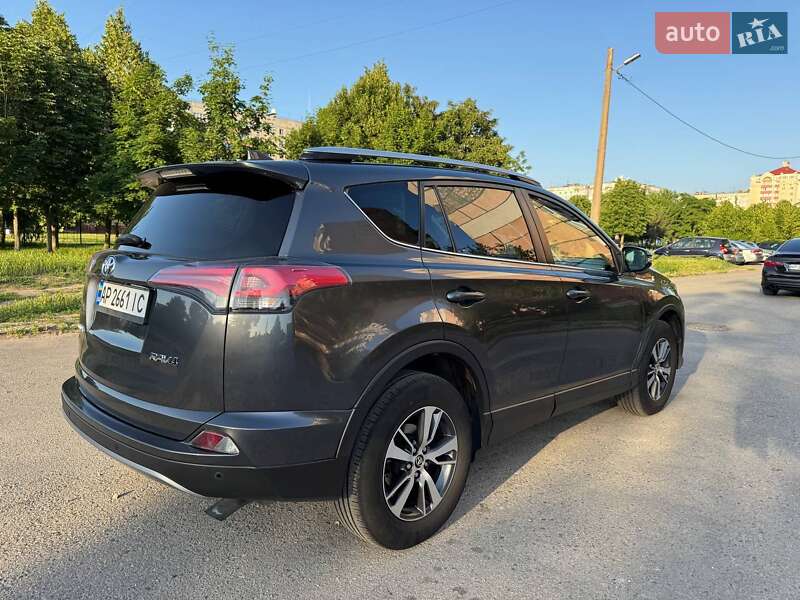 Позашляховик / Кросовер Toyota RAV4 2016 в Запоріжжі