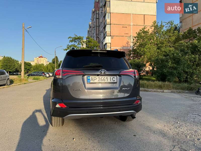 Позашляховик / Кросовер Toyota RAV4 2016 в Запоріжжі