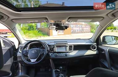 Внедорожник / Кроссовер Toyota RAV4 2016 в 
