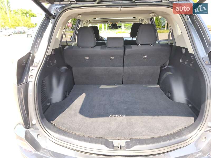 Позашляховик / Кросовер Toyota RAV4 2016 в Запоріжжі