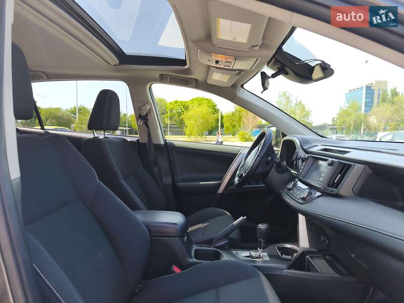 Позашляховик / Кросовер Toyota RAV4 2016 в Запоріжжі