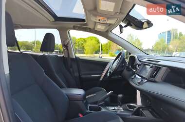 Внедорожник / Кроссовер Toyota RAV4 2016 в 