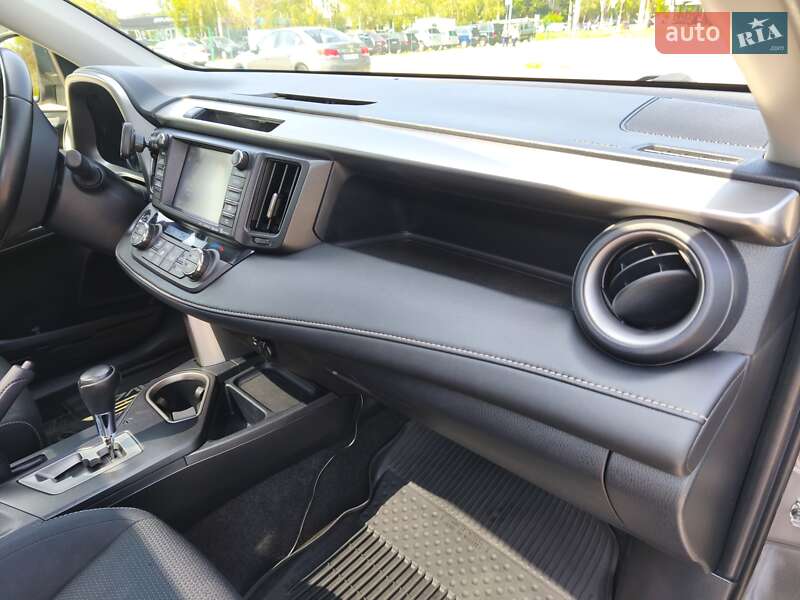 Позашляховик / Кросовер Toyota RAV4 2016 в Запоріжжі
