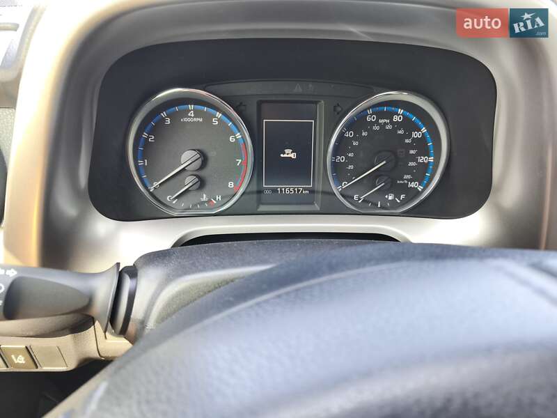Позашляховик / Кросовер Toyota RAV4 2016 в Запоріжжі