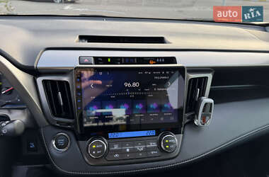 Внедорожник / Кроссовер Toyota RAV4 2014 в 