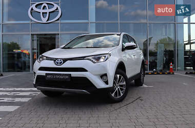 Внедорожник / Кроссовер Toyota RAV4 2017 в Ровно