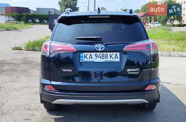 Внедорожник / Кроссовер Toyota RAV4 2017 в 
