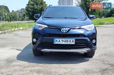 Внедорожник / Кроссовер Toyota RAV4 2017 в 