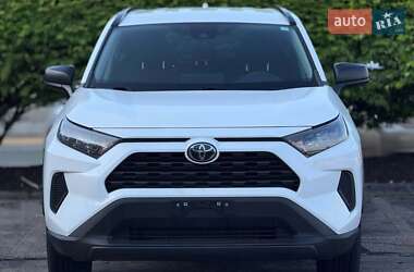 Внедорожник / Кроссовер Toyota RAV4 2020 в Луцке