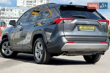 Внедорожник / Кроссовер Toyota RAV4 2022 в 