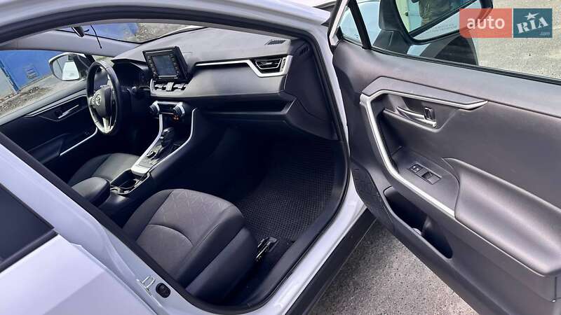 Внедорожник / Кроссовер Toyota RAV4 2019 в Харькове