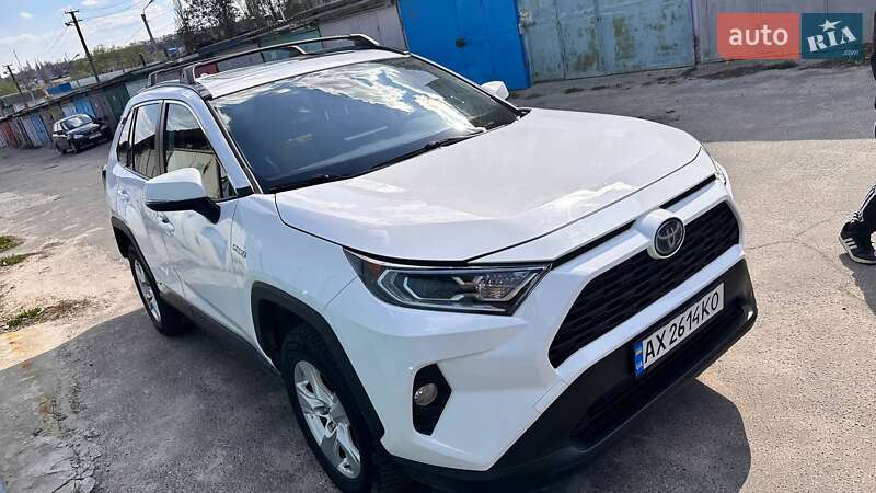 Внедорожник / Кроссовер Toyota RAV4 2019 в Харькове