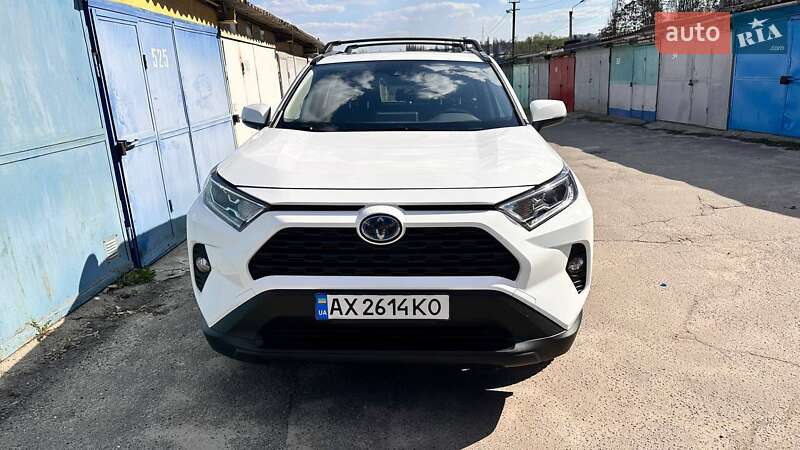 Внедорожник / Кроссовер Toyota RAV4 2019 в Харькове