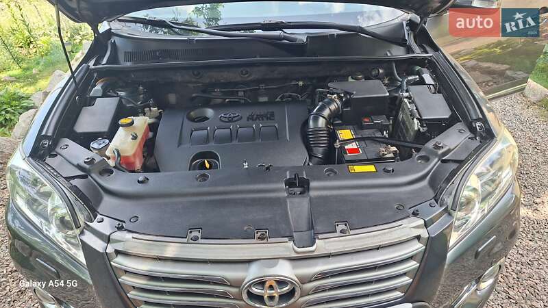 Позашляховик / Кросовер Toyota RAV4 2011 в Харкові