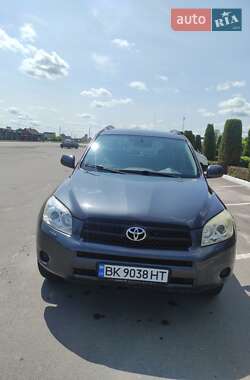 Позашляховик / Кросовер Toyota RAV4 2006 в Рівному