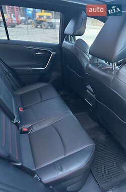 Внедорожник / Кроссовер Toyota RAV4 2020 в 